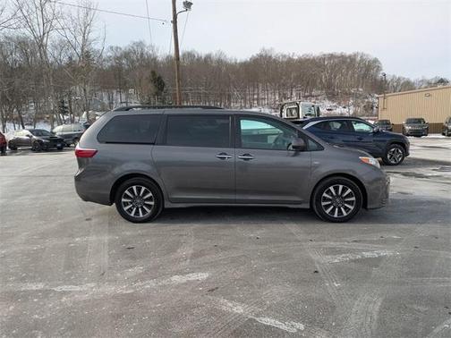 2018 Toyota Sienna 