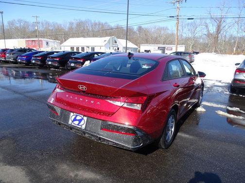 2026 Hyundai ELANTRA SE