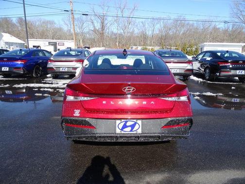 2026 Hyundai ELANTRA SE