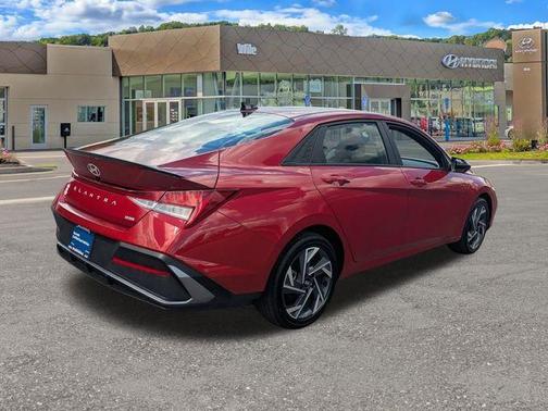 2025 Hyundai ELANTRA HEV SEL