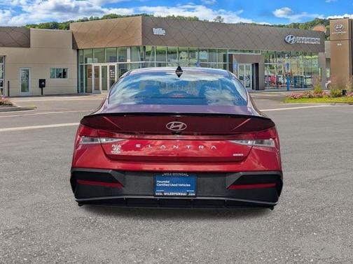 2025 Hyundai ELANTRA HEV SEL