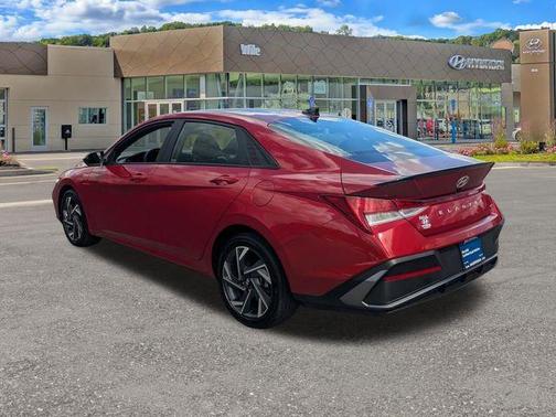 2025 Hyundai ELANTRA HEV SEL