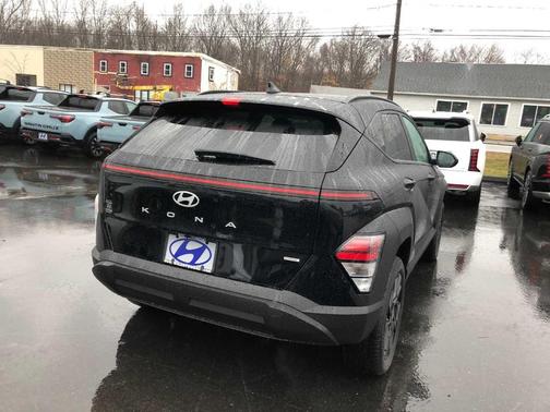 Abyss Black Pearl 2026 Hyundai KONA SEL Sport