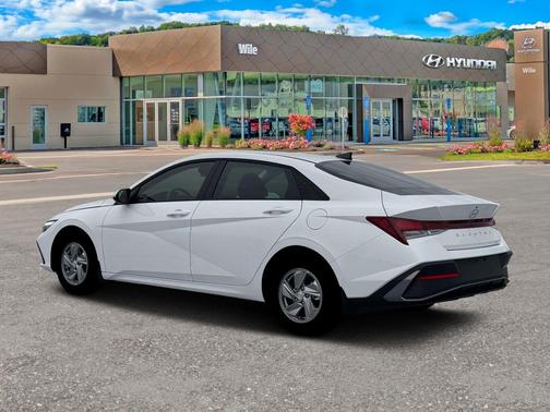 2026 Hyundai ELANTRA SE