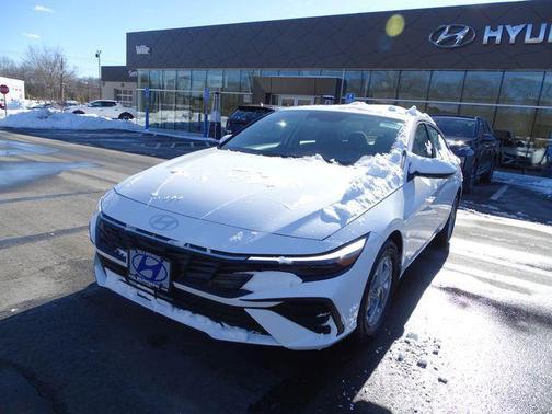 2026 Hyundai ELANTRA SE