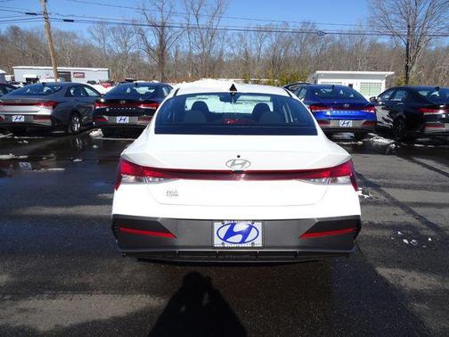 2026 Hyundai ELANTRA SE