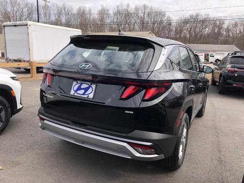 Phantom Black 2026 Hyundai TUCSON SE