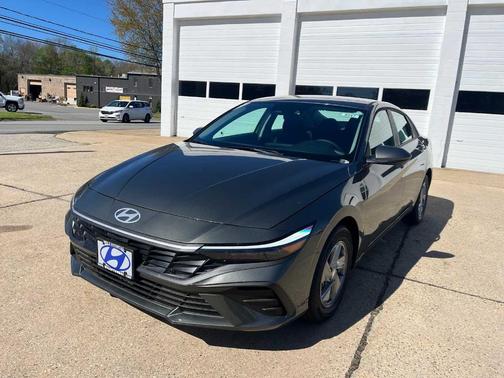 Amazon Gray 2026 Hyundai ELANTRA SE