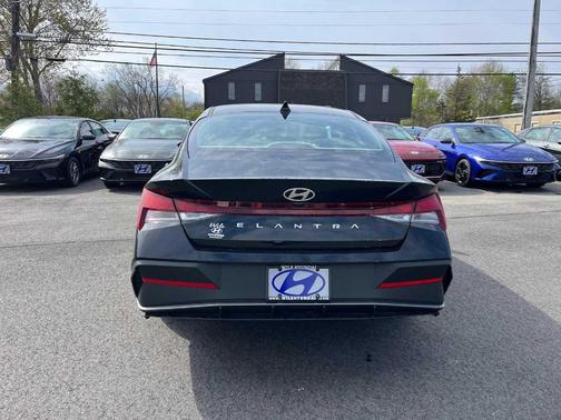 Black 2026 Hyundai ELANTRA SE