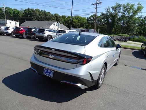 2025 Hyundai SONATA SE
