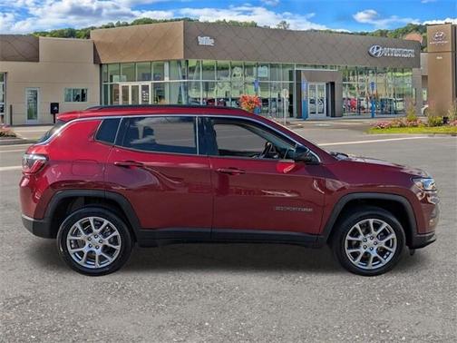 2022 Jeep Compass Latitude Lux