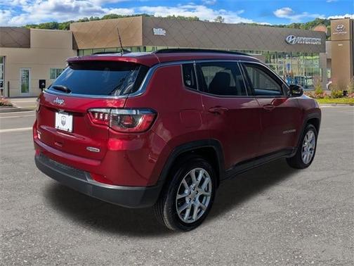 2022 Jeep Compass Latitude Lux
