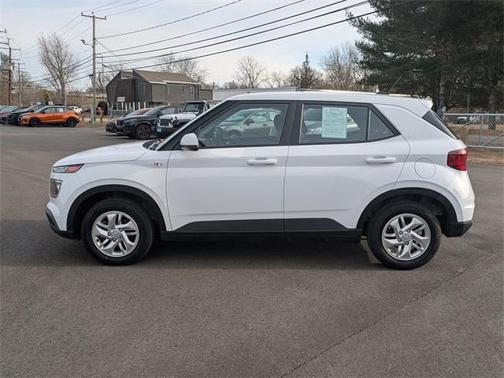 2023 Hyundai VENUE SE