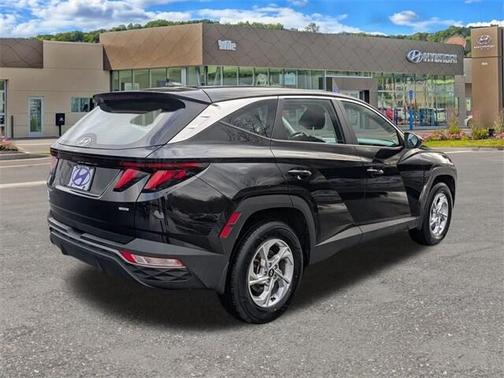 2023 Hyundai TUCSON SE