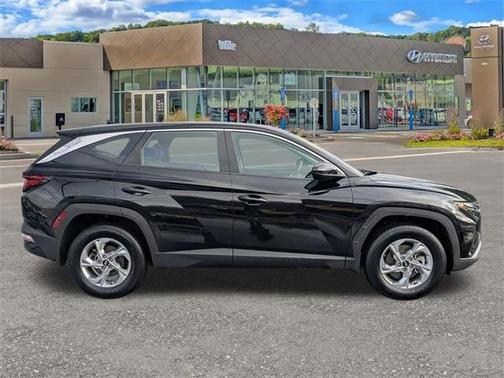 2023 Hyundai TUCSON SE