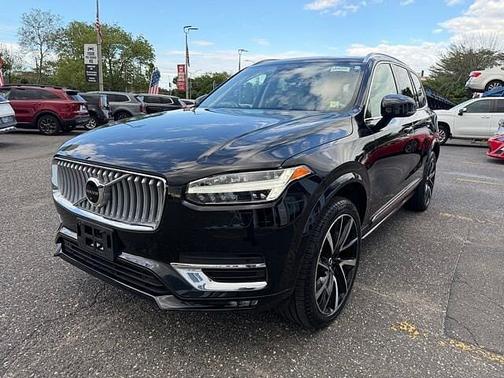 Onyx Black 2023 Volvo XC90 Plus
