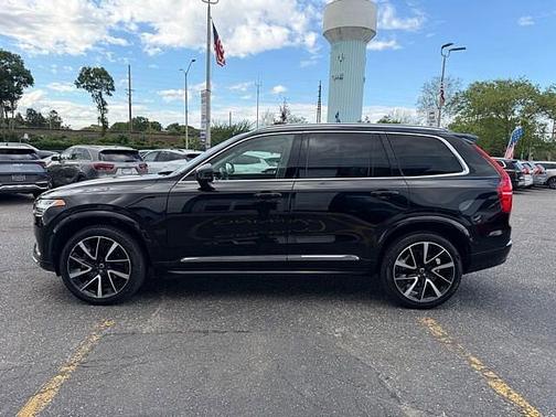 Onyx Black 2023 Volvo XC90 Plus