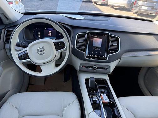 2023 Volvo XC90 Plus