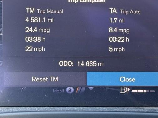 2023 Volvo XC40 B5 AWD Plus Dark
