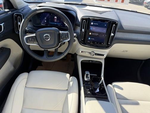 2023 Volvo XC40 B5 AWD Plus Dark