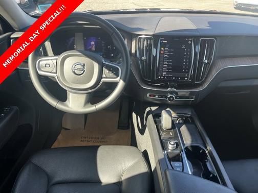 2022 Volvo XC60 B5 AWD Momentum