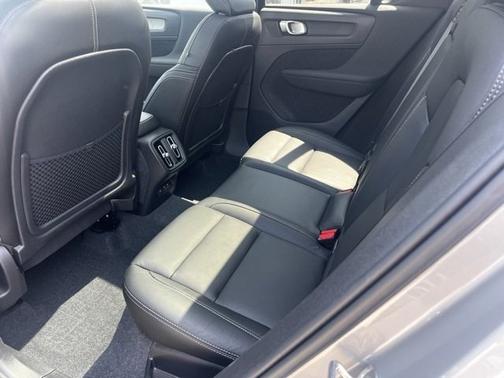 2023 Volvo XC40 B5 AWD Plus Dark