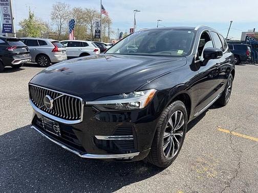 Onyx Black 2023 Volvo XC60 Plus
