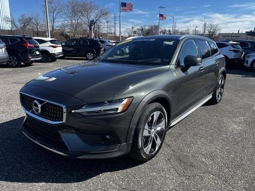 2022 Volvo V60 Cross Country T5 AWD