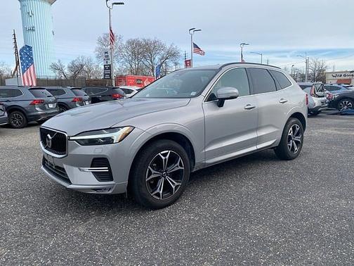 2022 Volvo XC60 B5 AWD Momentum