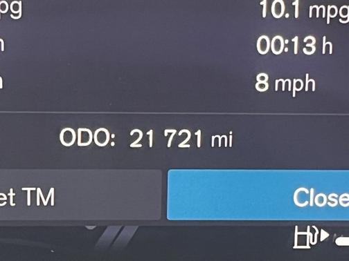 2023 Volvo XC40 B5 AWD Plus Dark