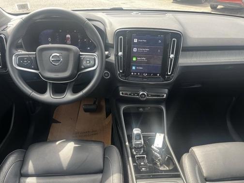 2023 Volvo XC40 B5 AWD Plus Dark