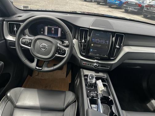 2023 Volvo XC60 Recharge Plug-In Hybrid Ultimate Dark