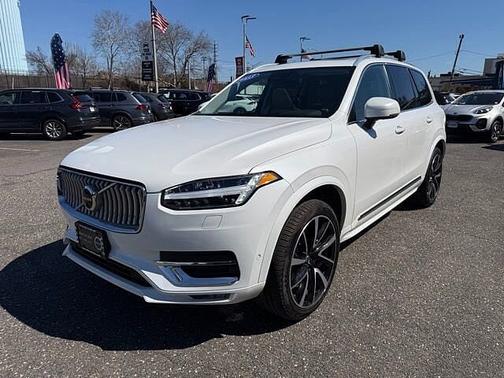 Crystal White 2023 Volvo XC90 Plus