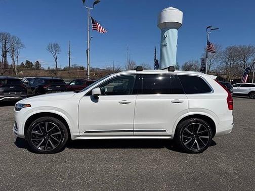 Crystal White 2023 Volvo XC90 Plus