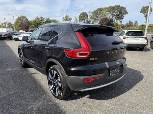 2025 Volvo XC40 B5 Plus Bright Theme