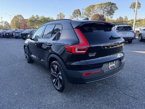 2023 Volvo XC40 B5 AWD Plus Dark