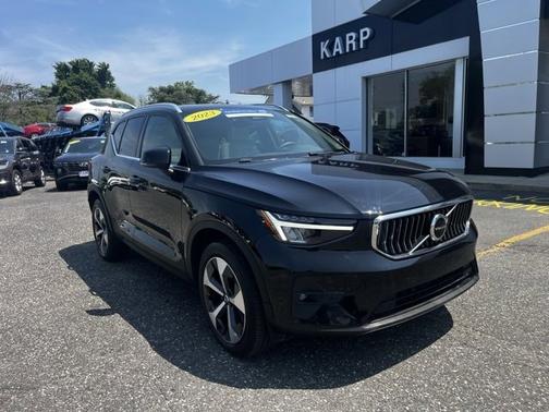 2023 Volvo XC40 B5 AWD Plus Bright