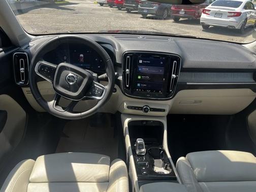 2023 Volvo XC40 B5 AWD Plus Bright