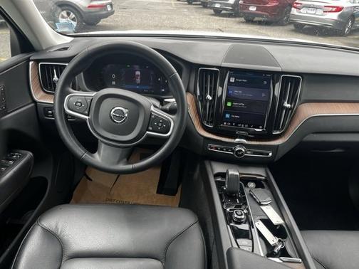 2022 Volvo XC60 B5 AWD Momentum