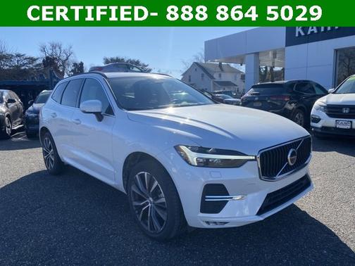 2022 Volvo XC60 B5 AWD Momentum