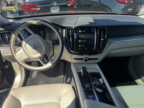 2025 Volvo XC60 B5 Plus