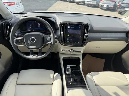 2024 Volvo XC40 B5 Plus Dark