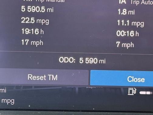 2024 Volvo XC40 B5 Plus Dark