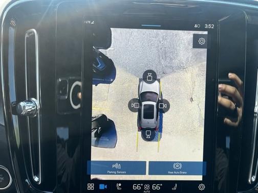 2024 Volvo XC40 B5 Plus Dark