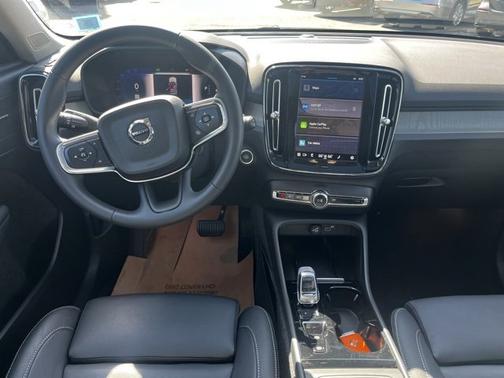 2024 Volvo XC40 B5 Plus Dark