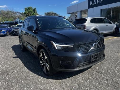 2024 Volvo XC40 B5 Plus Dark