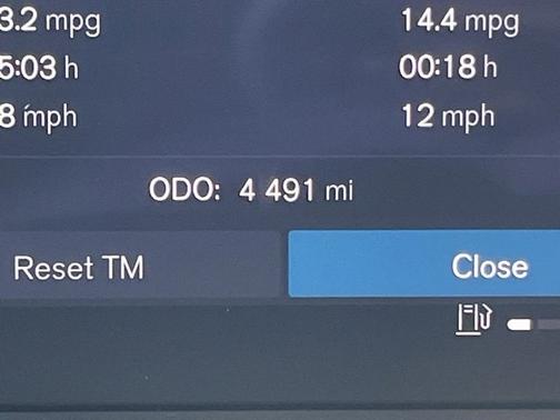 2024 Volvo XC40 B5 Plus Dark