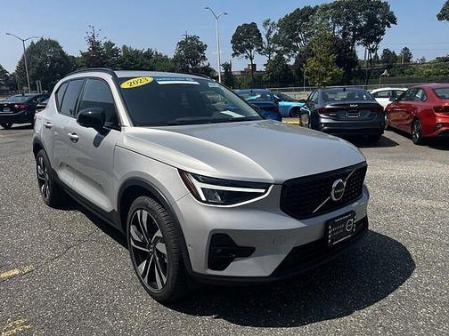 2023 Volvo XC40 Plus
