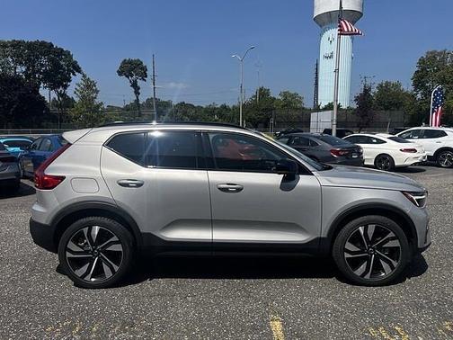 2023 Volvo XC40 Plus