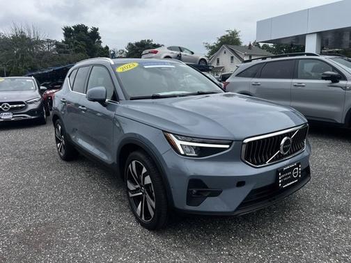 2023 Volvo XC40 B4 FWD Plus Bright